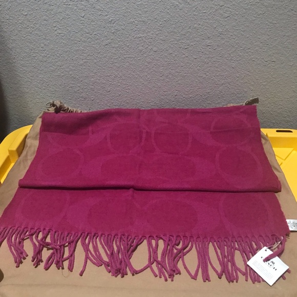Coach signature pink scarf - Picture 1 of 5